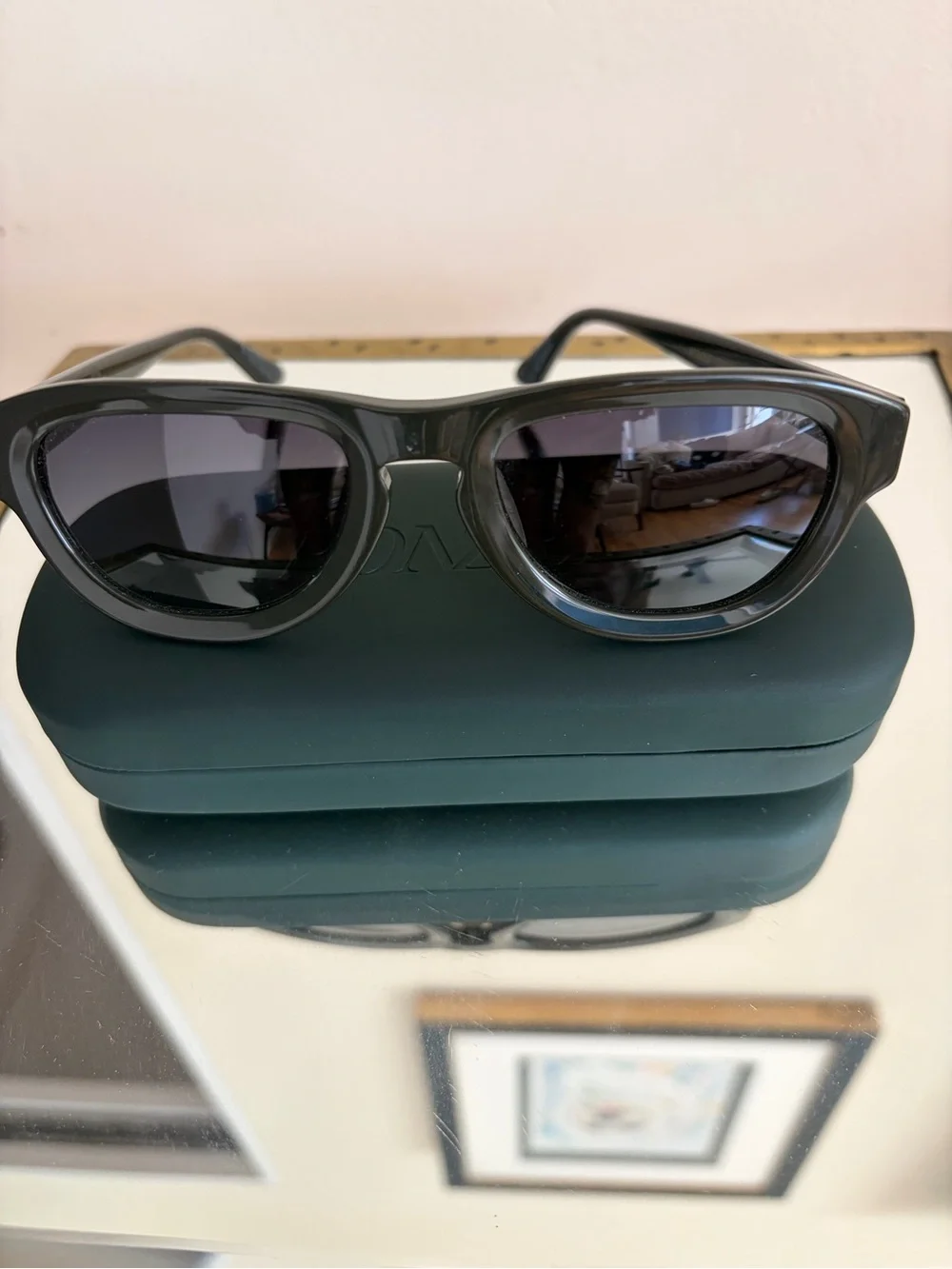 BONZER Dark Oval Sunglasses